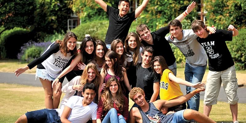 jovenes con monitor Southampton
