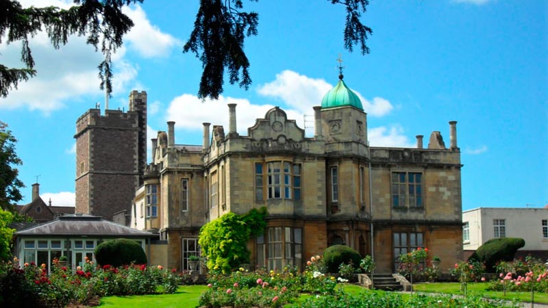 Cursos de inglés para jóvenes en Bristol