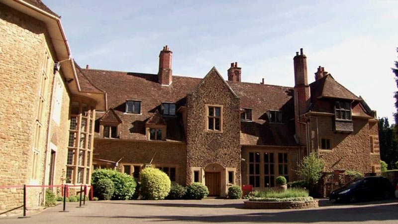 Escuela de inglés para jóvenes en Surrey Inglaterra